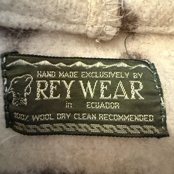 Reywear HEAVY Wool Jacket with Hood Handmade in Ecuador - Picture 3 of 4